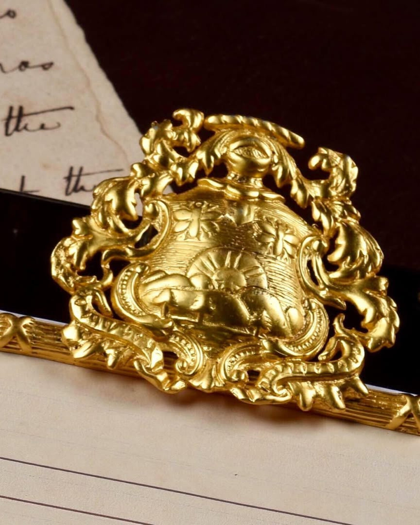 The Edwardian Crest